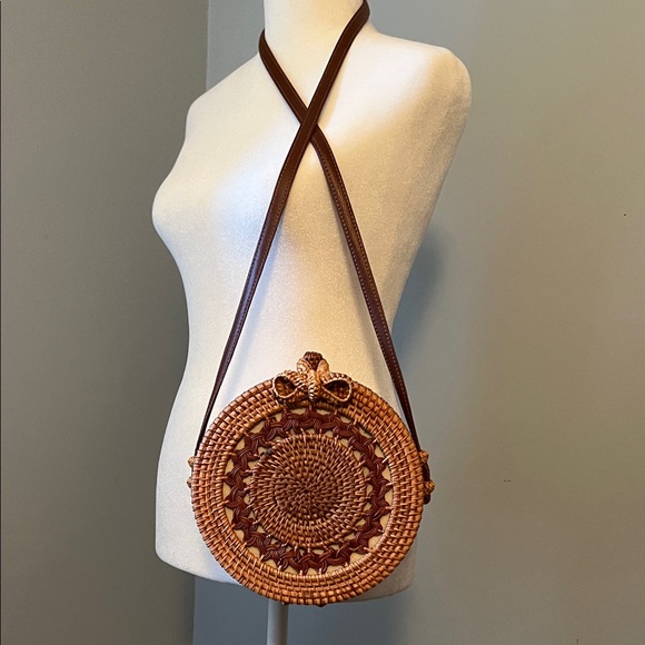 Lulus Braided Rattan Crossbody Bag - Picture 4 of 12
